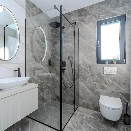 Apartamento La Deluxe- Silver & Black *