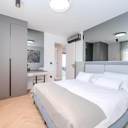 Apartamento La Deluxe- Silver & Black *