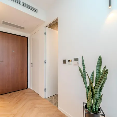 Apartamento La Deluxe- Silver & Black Vir