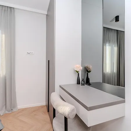 Apartamento La Deluxe- Silver & Black