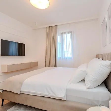 Apartamento La Deluxe- Silver & Black