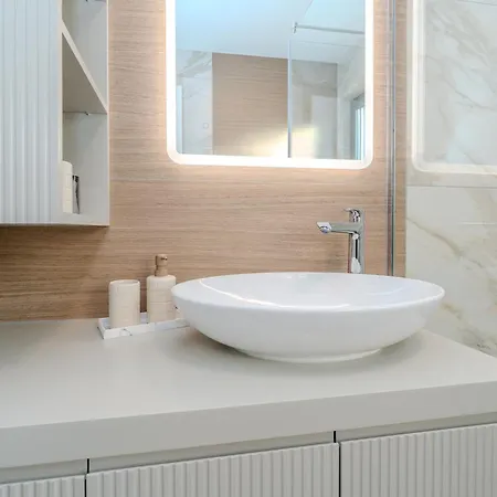 La Deluxe- Silver & Black