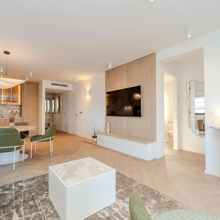 La Deluxe- Silver & Black