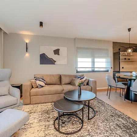 Apartamento La Deluxe- Silver & Black *