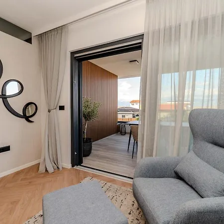 Apartamento La Deluxe- Silver & Black *