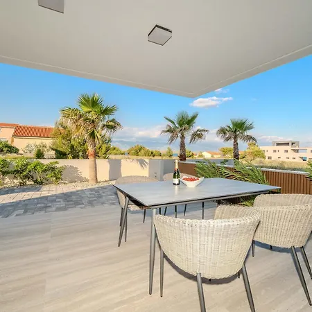 La Deluxe- Silver & Black *