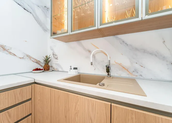 Apartment La Deluxe- Silver & Black Vir