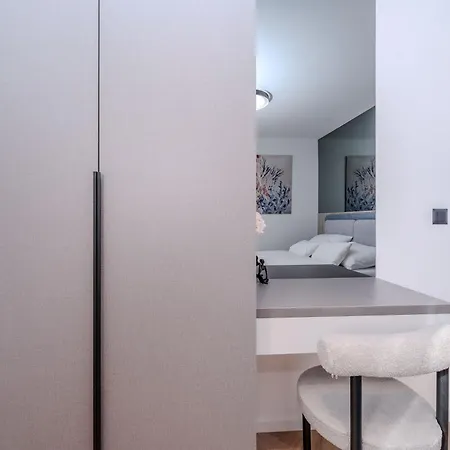 La Deluxe- Silver & Black *