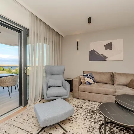 La Deluxe- Silver & Black