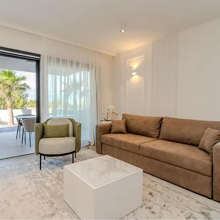 Apartman La Deluxe- Silver & Black *