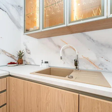 Apartman La Deluxe- Silver & Black Vir