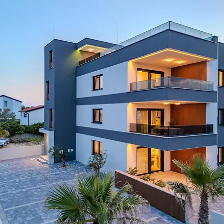 La Deluxe- Silver & Black