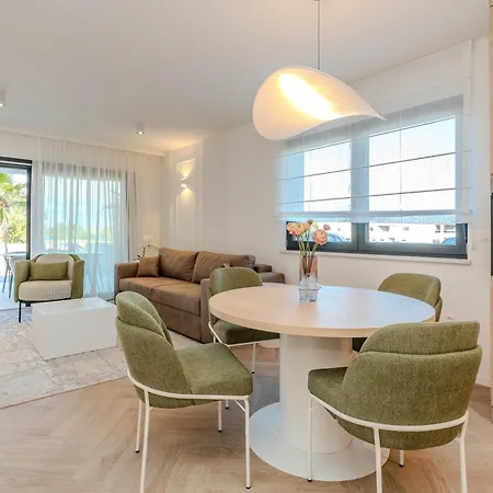 La Deluxe- Silver & Black Lägenhet