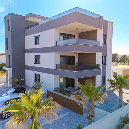 Apartman La Deluxe- Silver & Black *