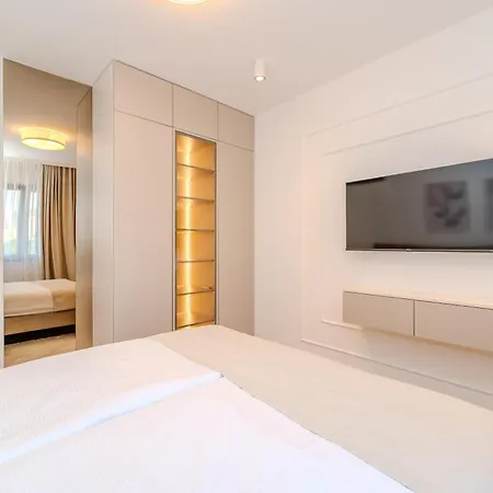 La Deluxe- Silver & Black Lägenhet *