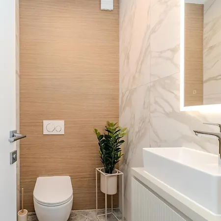 La Deluxe- Silver & Black Vir