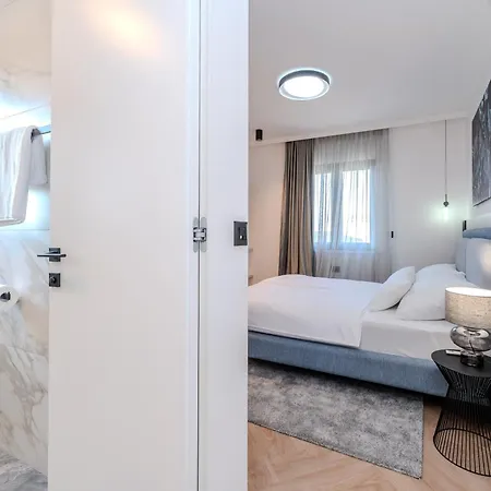 Apartman La Deluxe- Silver & Black *