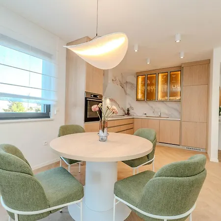 La Deluxe- Silver & Black Vir