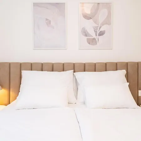 La Deluxe- Silver & Black *