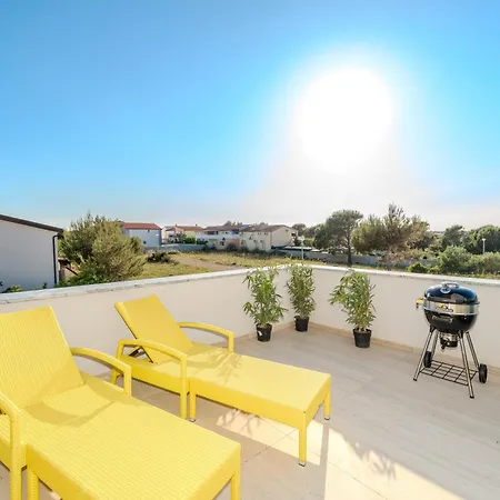 La Deluxe- Silver & Black 아파트