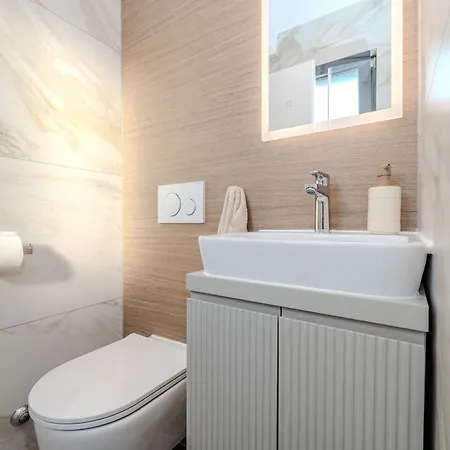 Apartman La Deluxe- Silver & Black