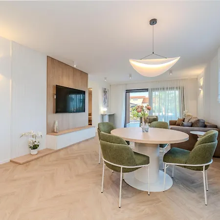 La Deluxe- Silver & Black Apartman Vir