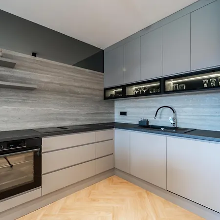 La Deluxe- Silver & Black *