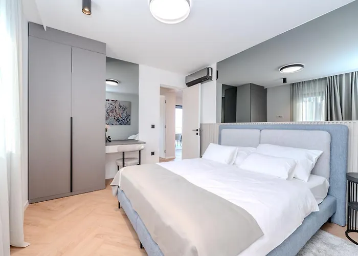 Apartament La Deluxe- Silver & Black *