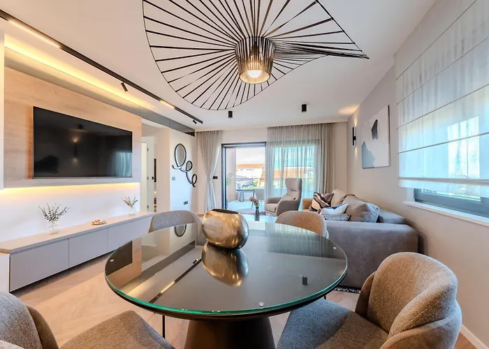 La Deluxe- Silver & Black Apartman