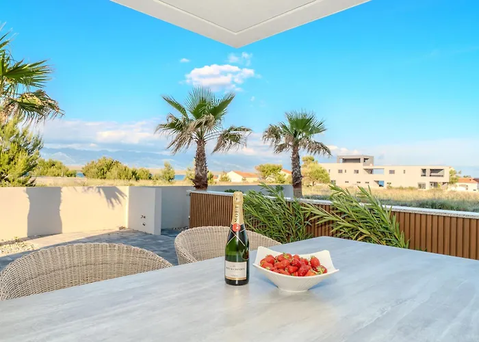 La Deluxe- Silver & Black Apartament Vir