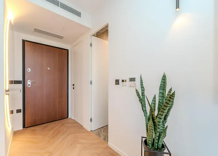 Apartman La Deluxe- Silver & Black Vir