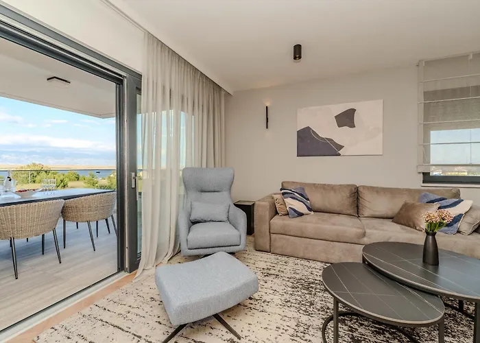 La Deluxe- Silver & Black