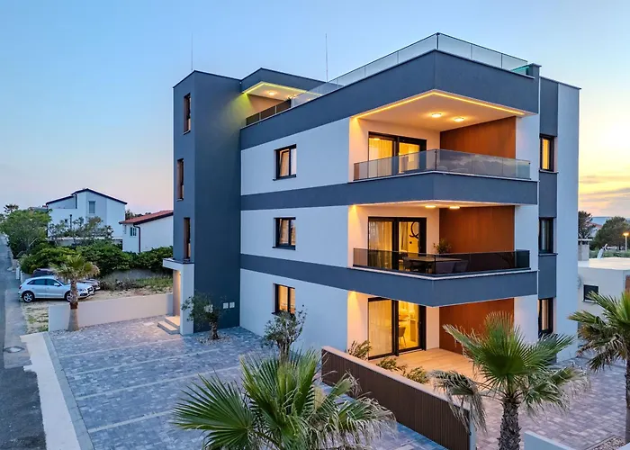 La Deluxe- Silver & Black