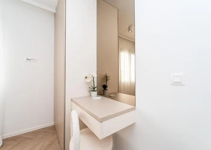 La Deluxe- Silver & Black Apartament