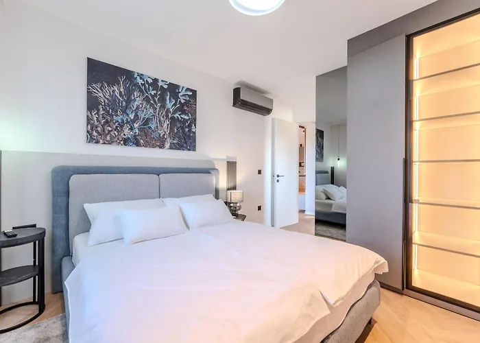 La Deluxe- Silver & Black Apartament