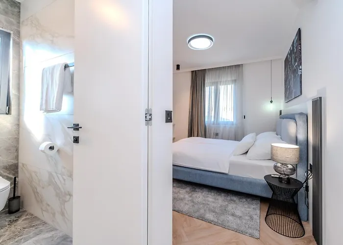 Apartament La Deluxe- Silver & Black *