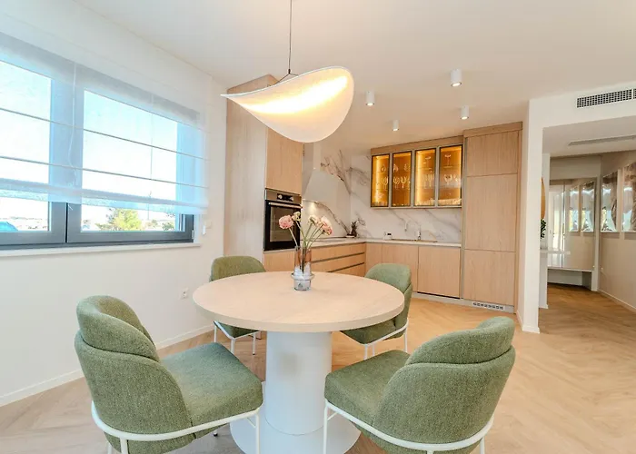 La Deluxe- Silver & Black Vir