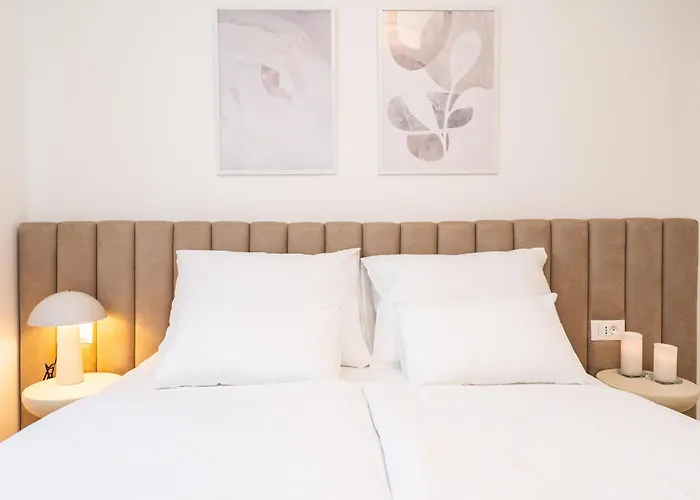 La Deluxe- Silver & Black *