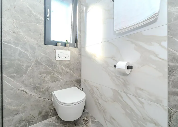 Apartament La Deluxe- Silver & Black