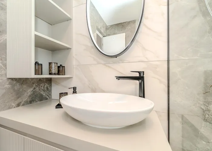 La Deluxe- Silver & Black Apartament Vir