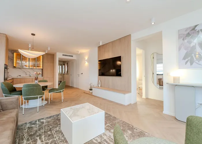 La Deluxe- Silver & Black