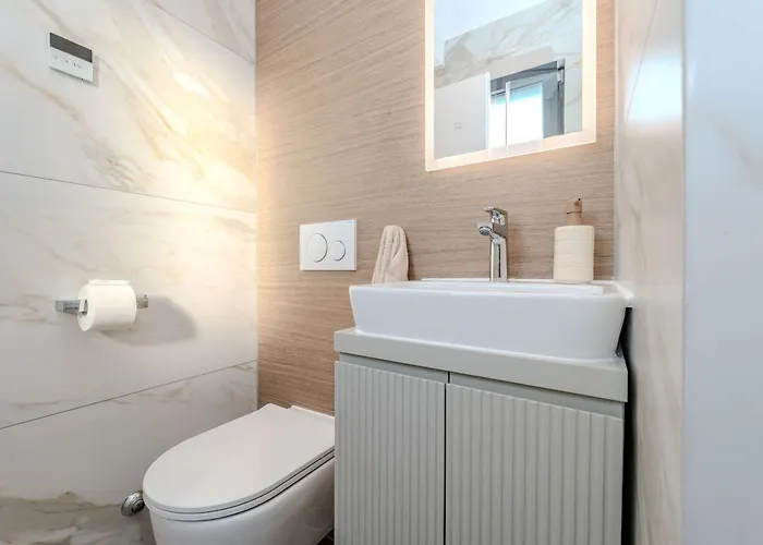 Apartament La Deluxe- Silver & Black