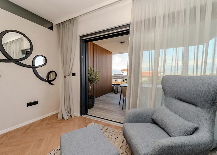 Apartament La Deluxe- Silver & Black *