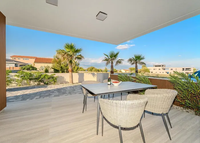 La Deluxe- Silver & Black *