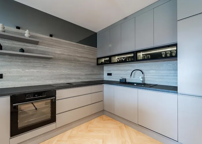 La Deluxe- Silver & Black *